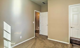 Spacious Aurora House w/ Yard ~ 10 Mi to Dia!