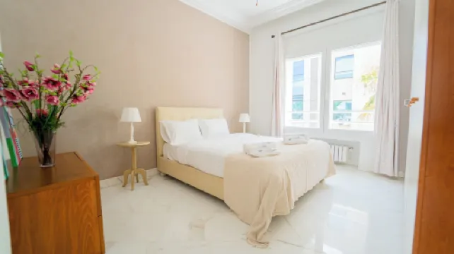 Infinity View: Spacious 3 bd with Lake View