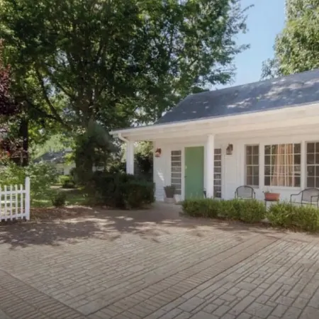 Dickey House, Carriage Suite