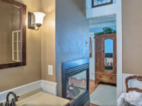 Adorable French Country Cottage Getaway - King Bed, Tub, Fireplace, Bikes Hotels in Jefferson