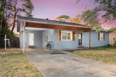 Fall Bentonville Getaway • Hot Tub • Mtb Trails • Dog Friendly Hotels near Frank Lloyd Wright’s Bachman-Wilson House