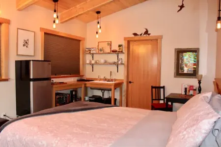 Quail Hollow, private studio