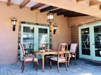 Cozy cabin <5 miles away from Ski resort, 1 mile away from convention center