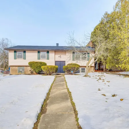 3 Mi to Cuyahoga Valley NP: Fairlawn Family Home!
