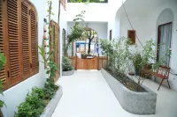 Memoir Café & Homestay Hotels near Dong Tac Airport