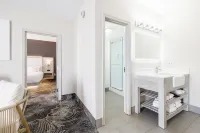 Oakfield Hotel & Suites, Ascend Hotel Collection - parking