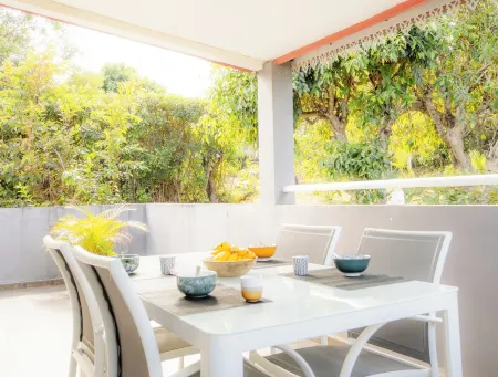 Between sea and mountains