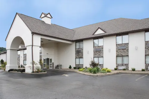 Schoenbrunn Inn Hotels in Dover