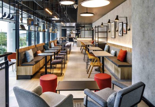 2. 이비스 런던 서..