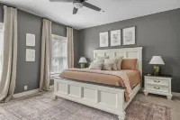 Lone Star Loft on the Mississippi River! Hotels in Le Claire