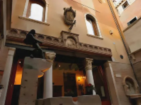 阿爾蓬特默西尼戈飯店