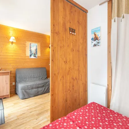 Ski-In Comfort with Scenic Views Отели в г. Шанрус