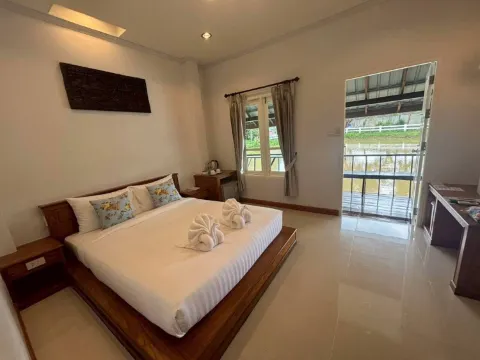 ห้องพรีเมียม 1 เตียงใหญ่ วิวทะเลสาบ ติดทะเลสาบ