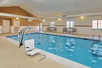 Staybridge Suites 格倫維尤 - 游泳池