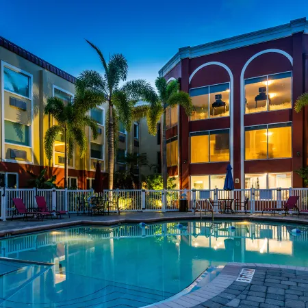 Holiday Inn Express & Suites BRADENTON WEST by IHG