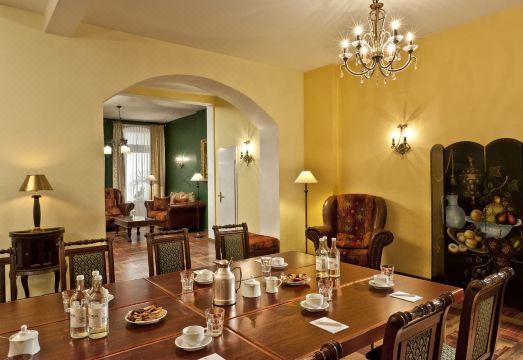 1. 마이어스 호텔 ..