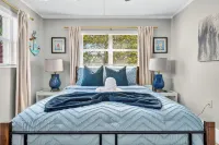 Relax at Serenity • Heated Pool • Spa • BBQ • Near Beach