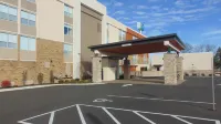 Holiday Inn Express & Suites WAPAKONETA by IHG - parking