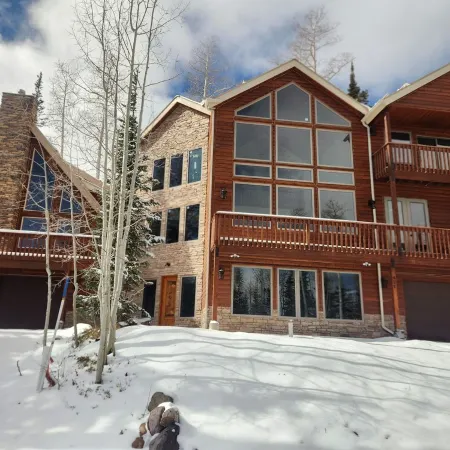 Amazing 7 Bedroom Ski In/Ski Out Cabin @ Brian Head Resort