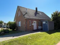 Comfort House (5 people) just 200 meters from the beach - with fireplace & beach chair Hotels in Friedrichskoog