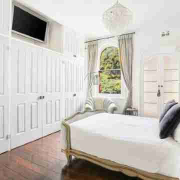 Luxury Colonial Terrace House in the Rocks Rooms