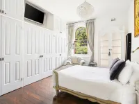 Luxury Colonial Terrace House in the Rocks Hotels in Millers Point