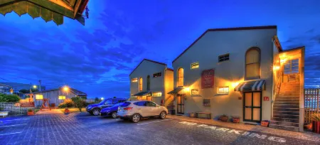 Stanley Village Waterfront Accommodation Отели в г. Смиттон