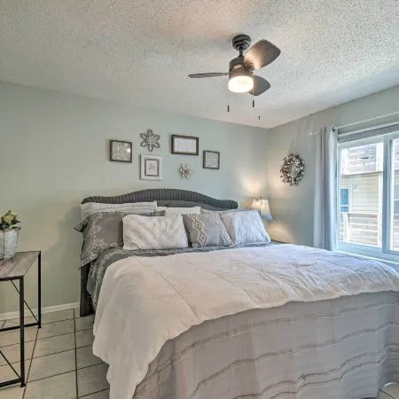 Gulf Shores Condo w/ Pool & Grill: Walk to Beach!