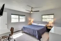Vibrant DeLand House Near Stetson University! - parking