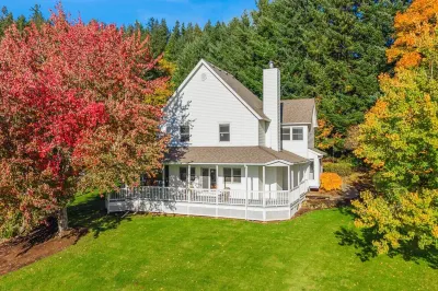 Cellar's Choice: Elegant Farmhouse Gem with Wine Cellar in Scenic Countryside のホテル