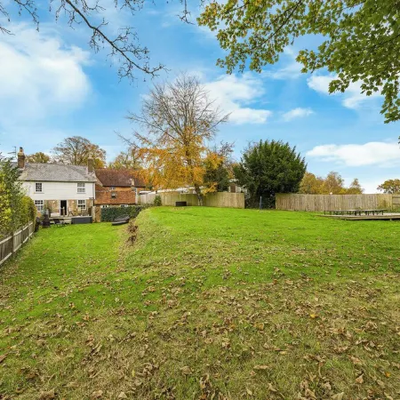 Rustic and Quirky Comfortable Cottage with Hot Tub