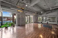 Downtown Penthouse Close to Convention Center