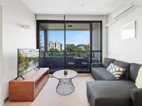 Central 1-Bed Apartment with Secure Parking - 3-Star