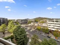 Inner-City 2-Bed with Parking, Pool, Gym & BBQ 브레던 호텔