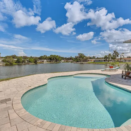 Sunset Views & Hot Tub: Lakefront Holiday Retreat!