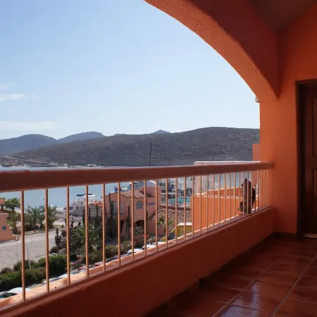 Club Cantamar Beach Hotel & Marina