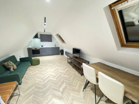 Dippen Hall Signature Apartment - Minutes From LGW