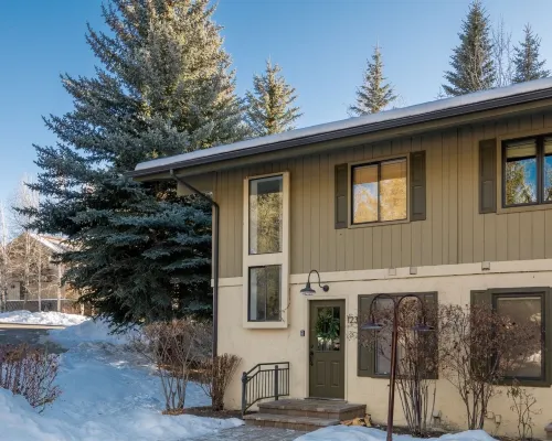 Andora Villa #123 Newly Remodeled 2 BR / 2bath, Centrally Located, Close to Town Center Hotels in Ketchum