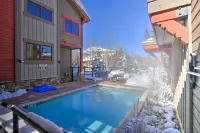 7 Mi to Copper Mtn: Condo w/ Deck & Stunning Views - Swimmingpools