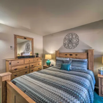 Cloudcroft Townhome w/ Deck - 1 Mi to Burro Ave!