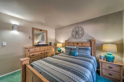 Cloudcroft Townhome w/ Deck - 1 Mi to Burro Ave! Hotel a 
