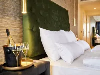 Das Carls Hotel Hotels near Carlsplatz
