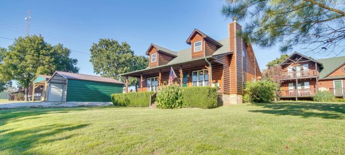 Incredible Log Home: 1 Mile from Lake Tenkiller Hotels in Sequoyah County