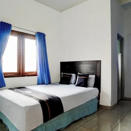 OYO 94818 Sabina House Syariah Hotels in Blitar