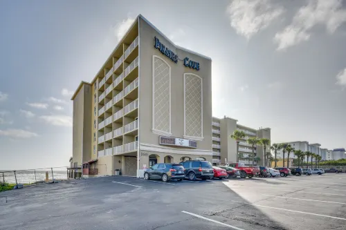 Breezy Daytona Beach Studio w/ Balcony & Views! - Condos