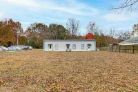 Near Universities: Family Condo in Mcrae! - Apartments