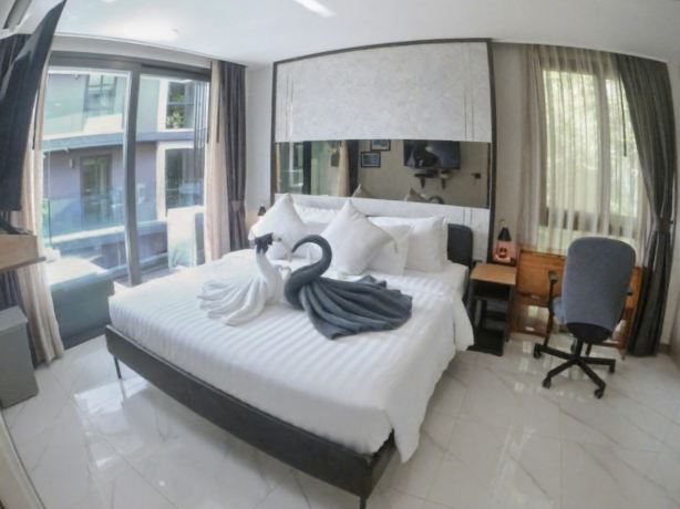 B507 - Top Floor 1 Bedroom Serviced Apartment Pool View with Bath Tub at Ao Nang