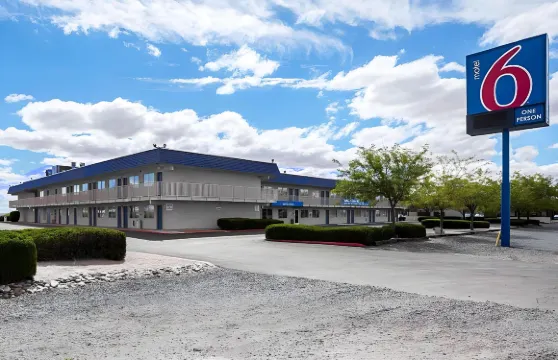 霍爾布魯克6號汽車旅館