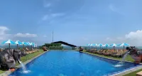 蘇利斯海灘水療酒店 - 無邊際泳池