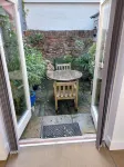 PRIVATE ROOM WITH OWN ENTRANCE IN COTTAGE DOWN A QUIET LEAFY LANE. EASY PARKING
